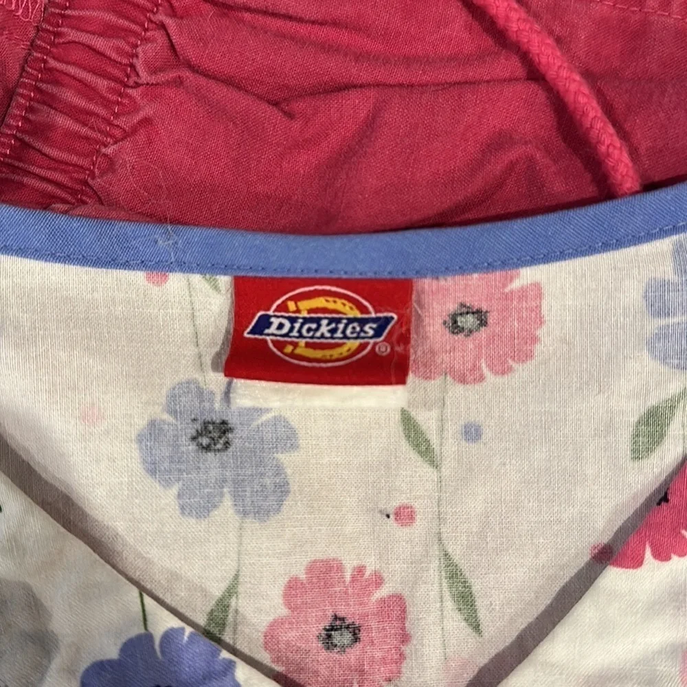 Dickies scrub top size medium women’s - Picture 7 of 8